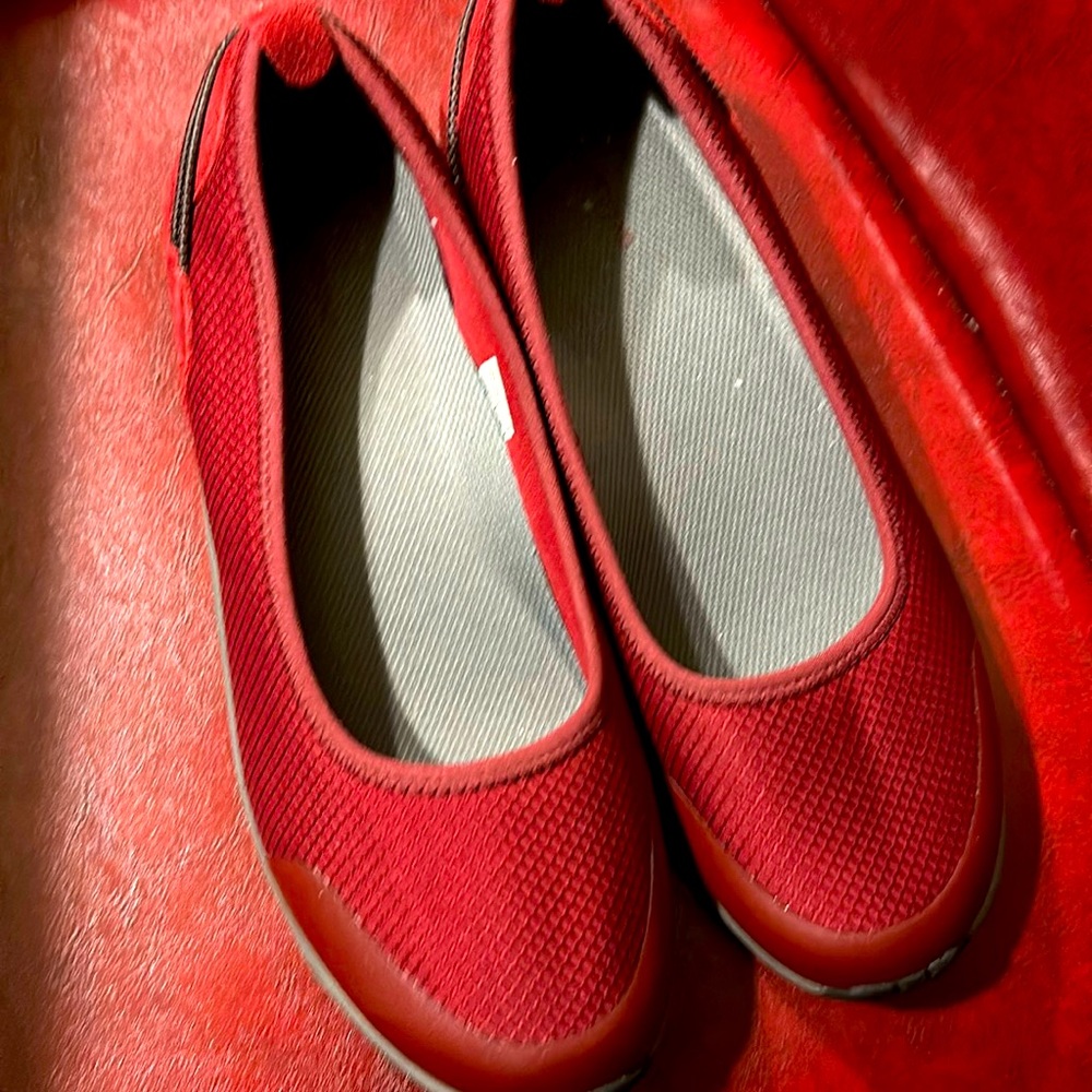 Lands End maroon/burgandy in color size 10 B